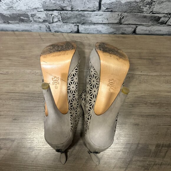 NWT Kelsi Dagger Warm Gray Heels Size 10 IN BOX - Picture 11 of 14